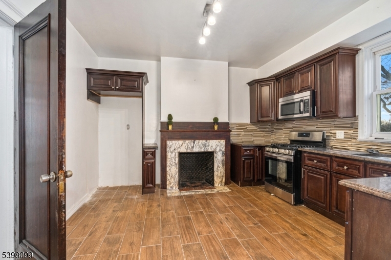 229 Ballantine Pkwy