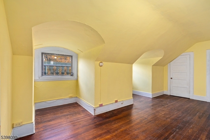 229 Ballantine Pkwy