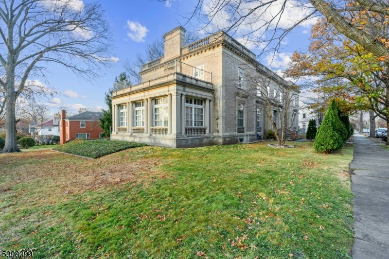 229 Ballantine Pkwy