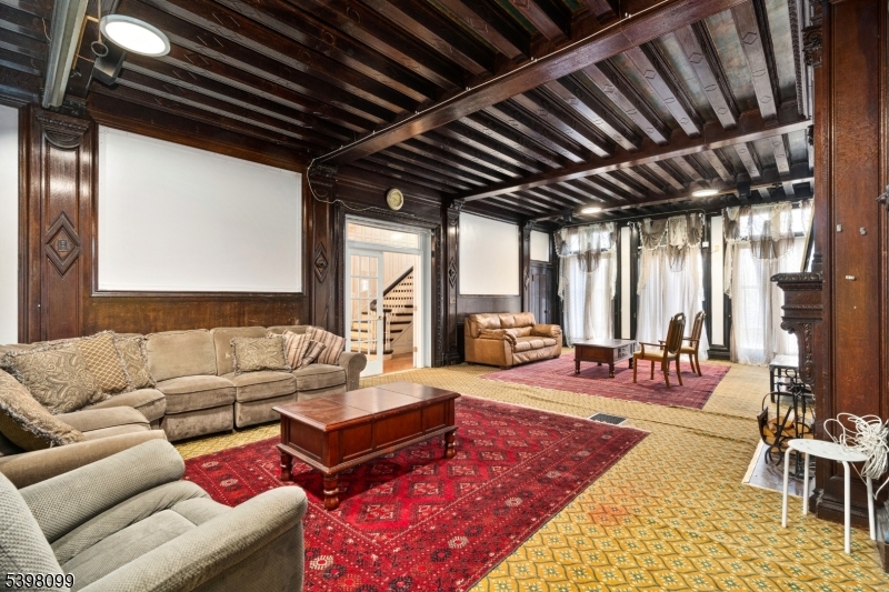 229 Ballantine Pkwy