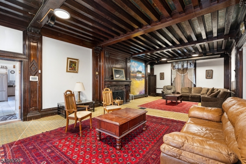 229 Ballantine Pkwy