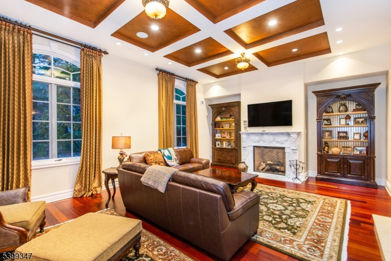 9 Beechtree Ln