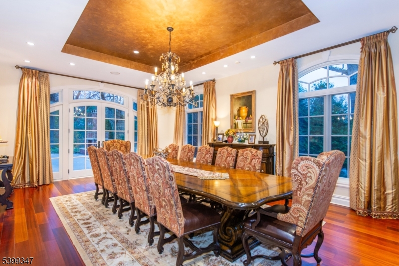 9 Beechtree Ln