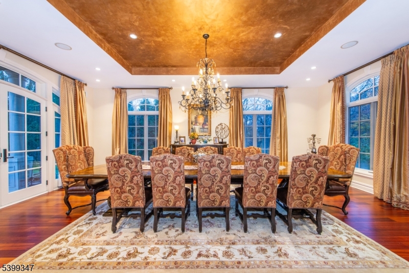 9 Beechtree Ln