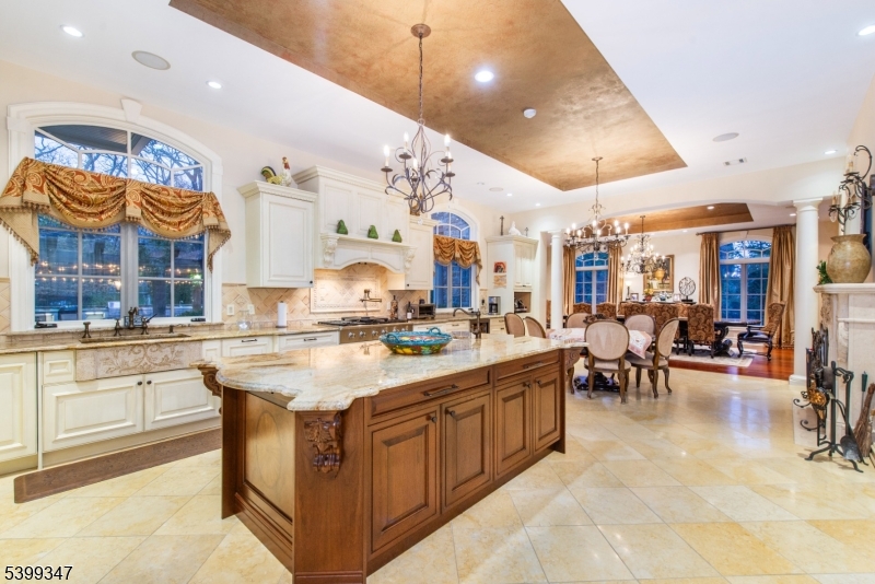 9 Beechtree Ln