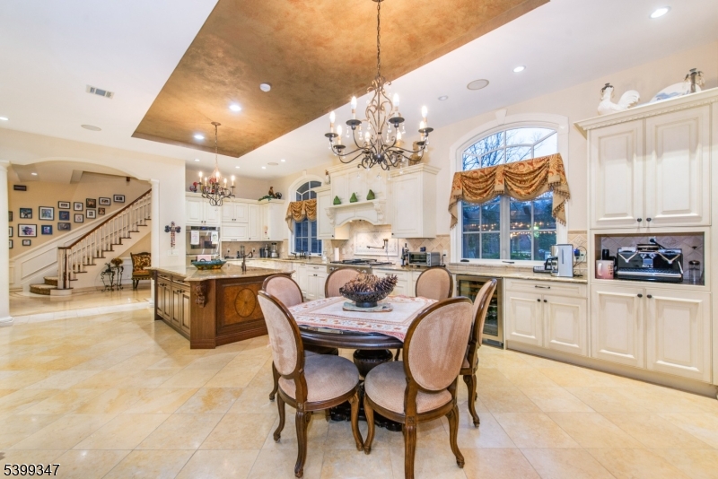 9 Beechtree Ln
