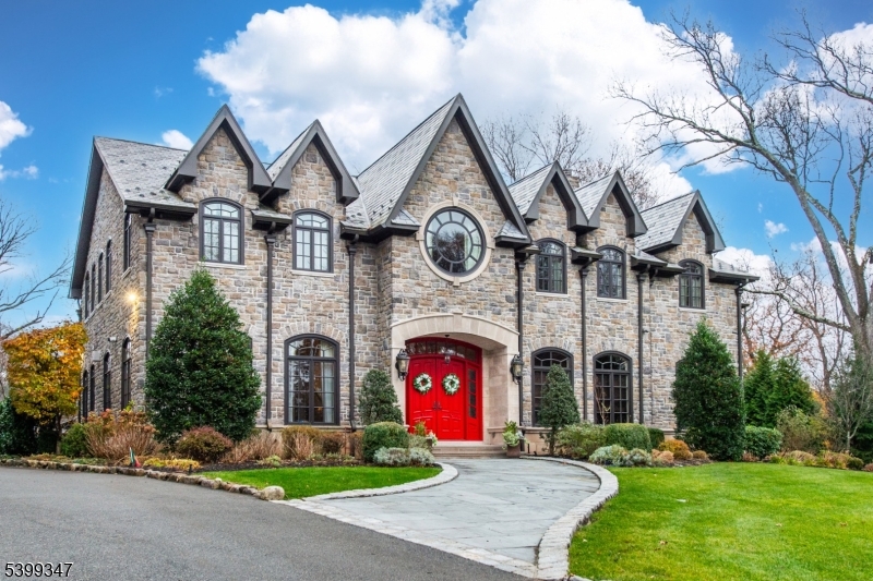 9 Beechtree Ln