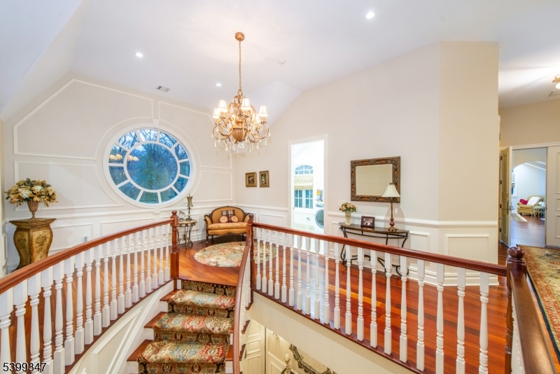 9 Beechtree Ln