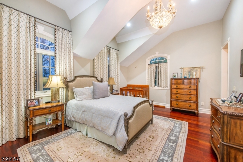 9 Beechtree Ln