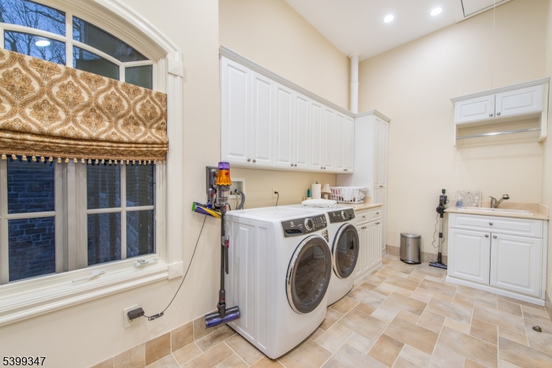 9 Beechtree Ln