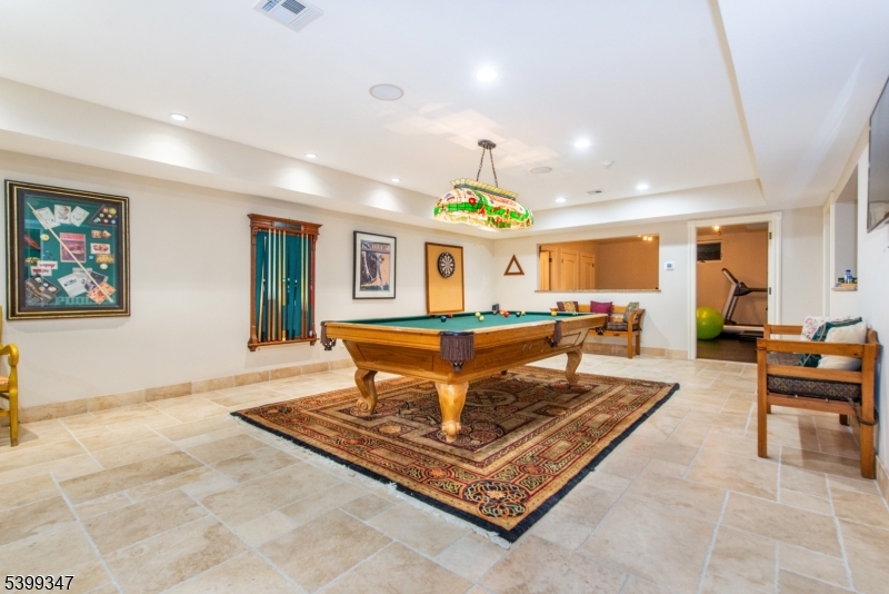 9 Beechtree Ln