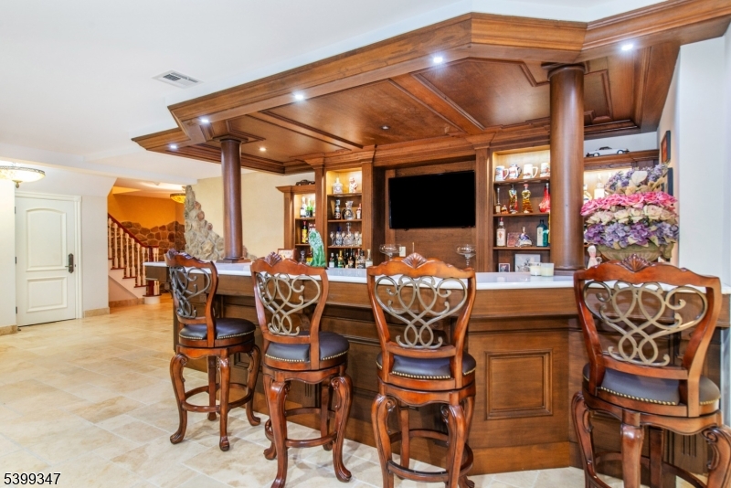 9 Beechtree Ln