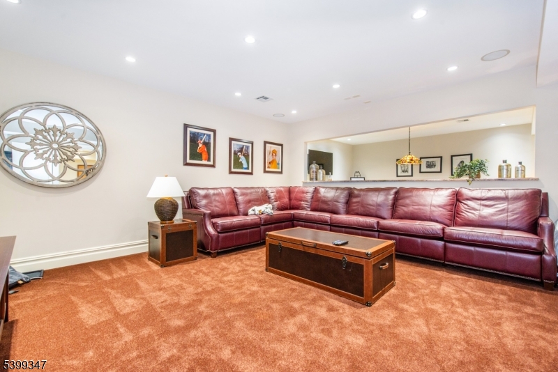 9 Beechtree Ln