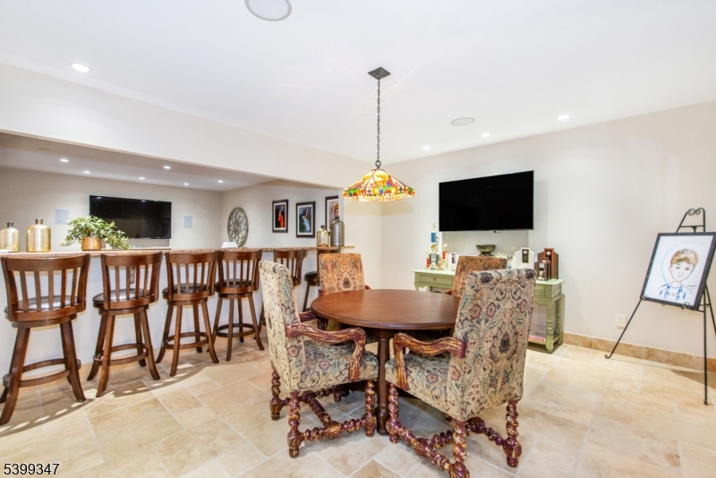 9 Beechtree Ln