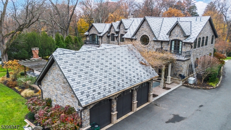 9 Beechtree Ln