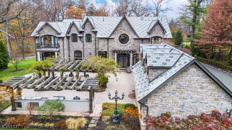 9 Beechtree Ln