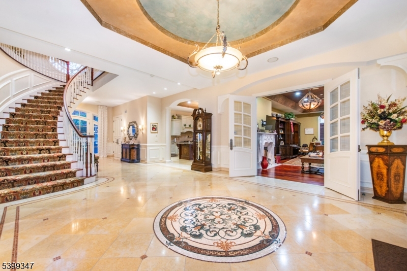 9 Beechtree Ln