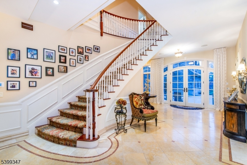 9 Beechtree Ln