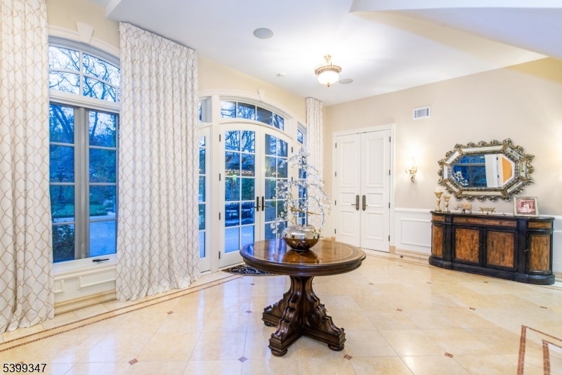 9 Beechtree Ln