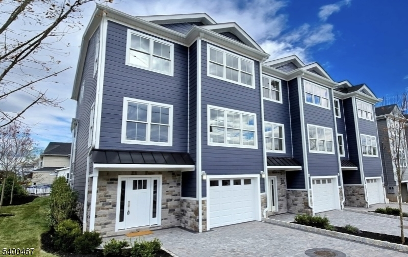 186 Canterbury Ave