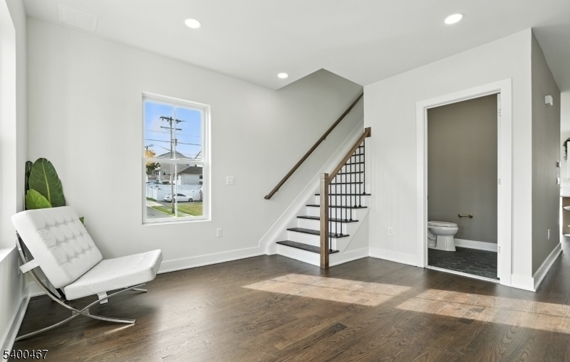186 Canterbury Ave