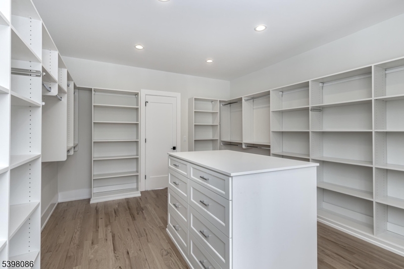 6 Harlow Pointe Cove