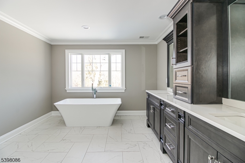 6 Harlow Pointe Cove