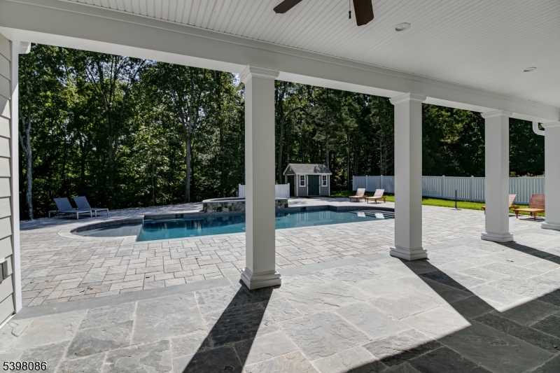 6 Harlow Pointe Cove