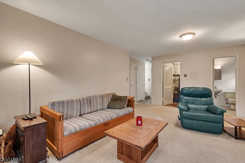 19 Ellsworth Ave