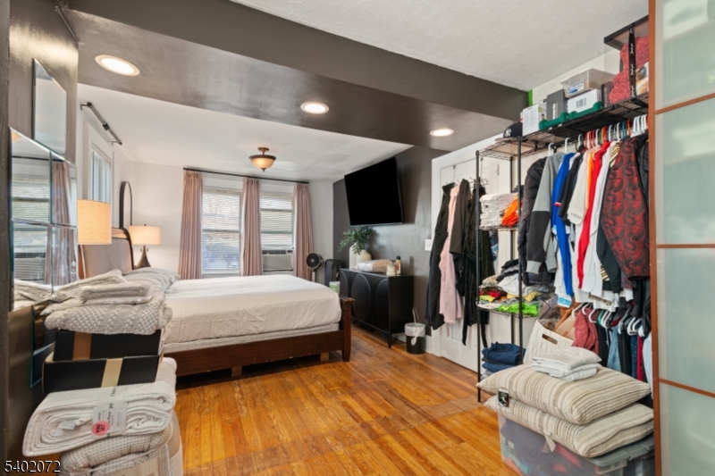 10 Harrison Ave
