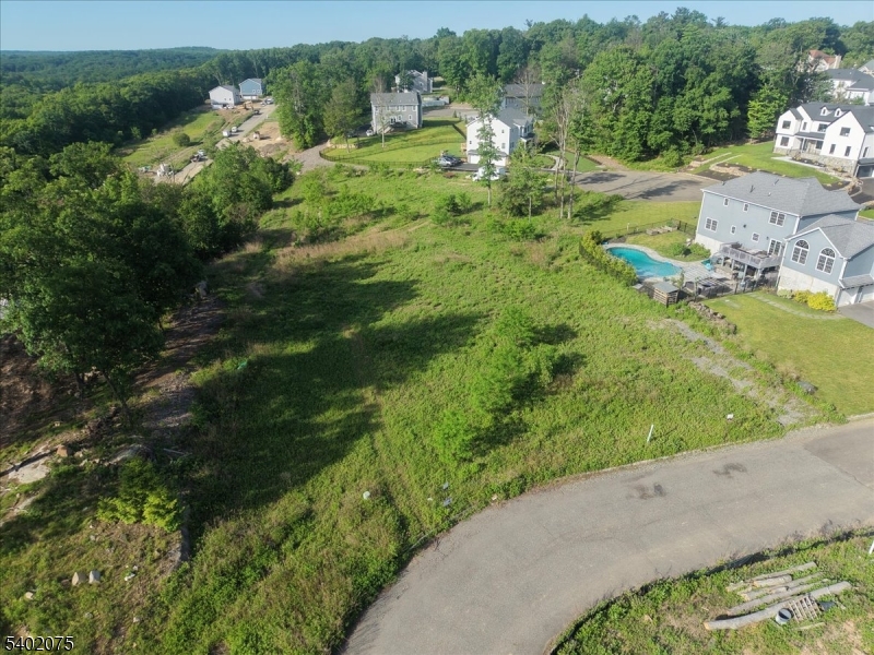 60 Heritage Dr