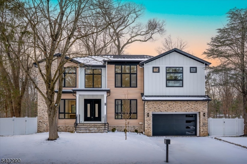 83 Falcon Rd