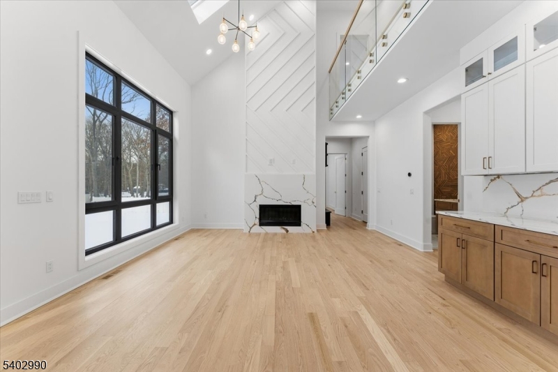 83 Falcon Rd