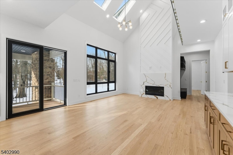 83 Falcon Rd