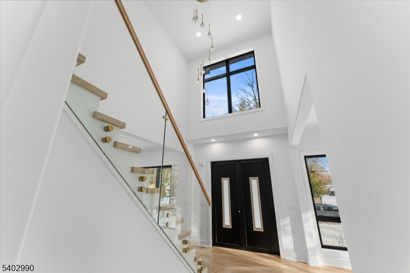 83 Falcon Rd