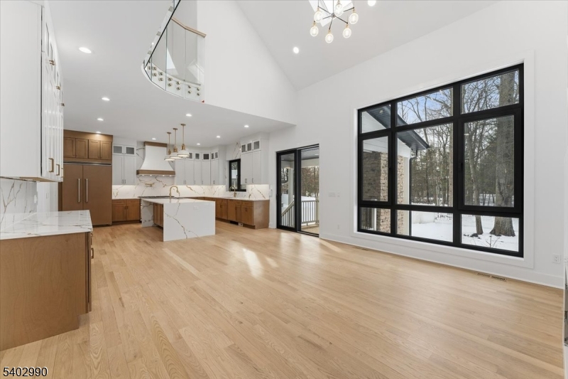 83 Falcon Rd