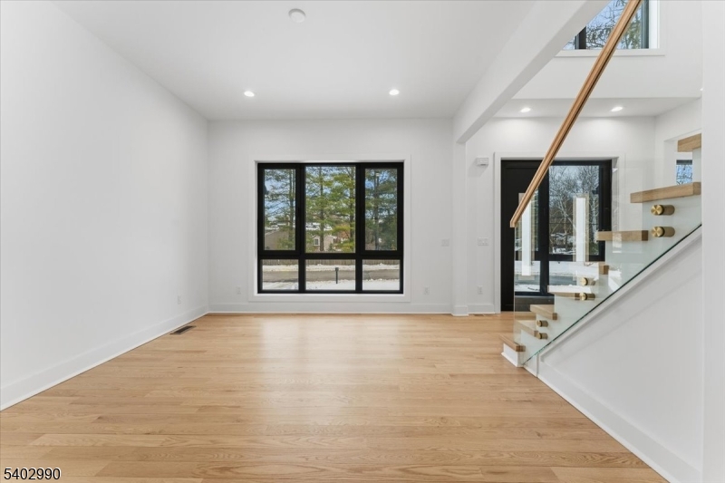83 Falcon Rd
