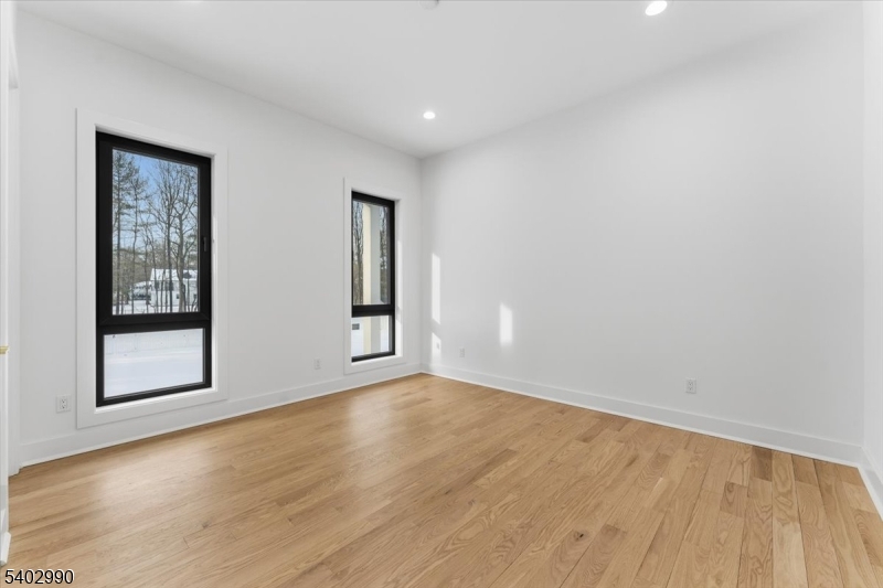 83 Falcon Rd