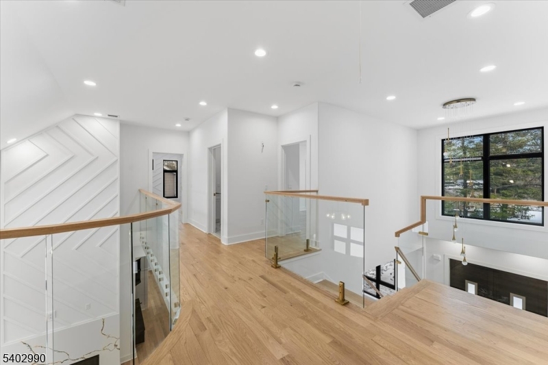 83 Falcon Rd