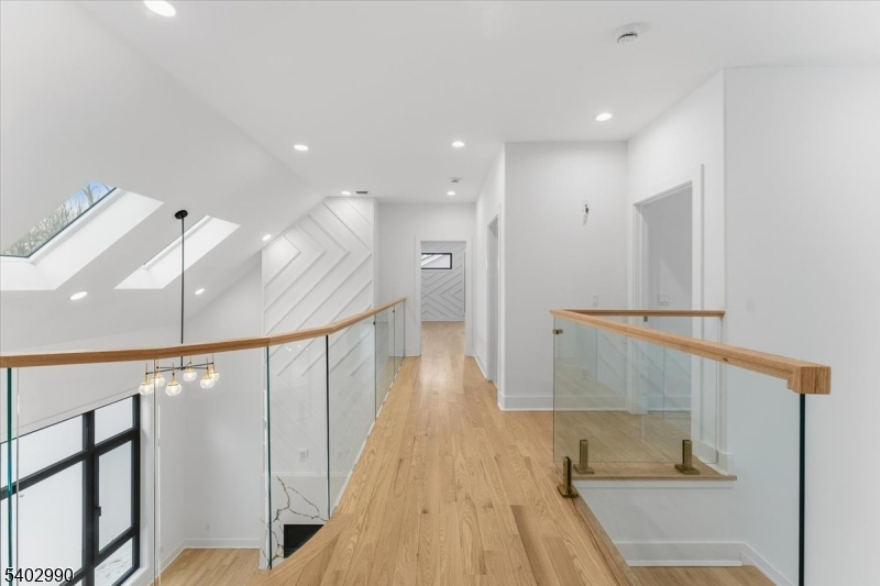83 Falcon Rd