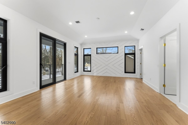 83 Falcon Rd