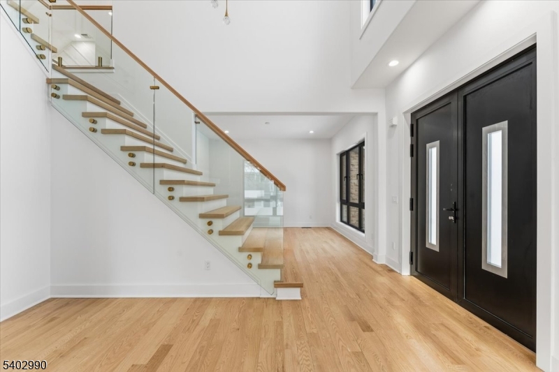 83 Falcon Rd