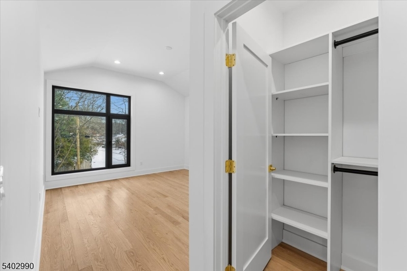 83 Falcon Rd