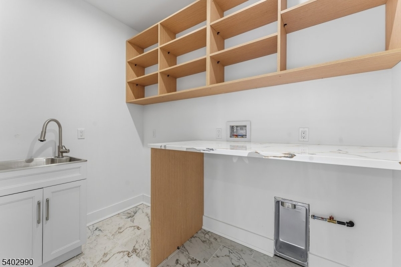 83 Falcon Rd