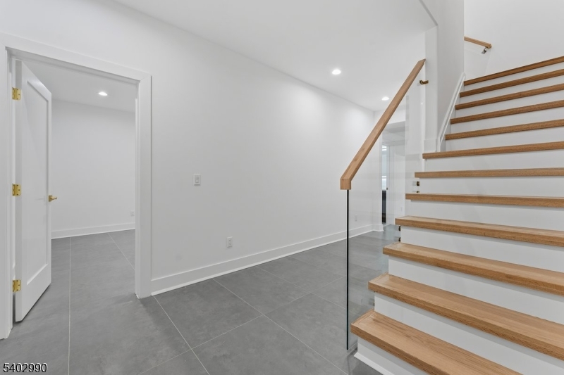 83 Falcon Rd