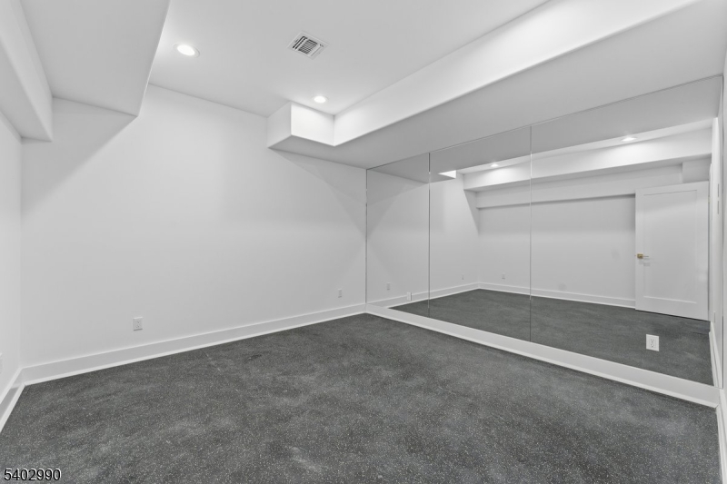 83 Falcon Rd