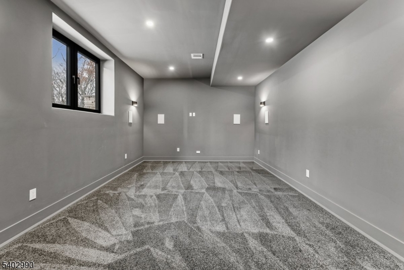 83 Falcon Rd