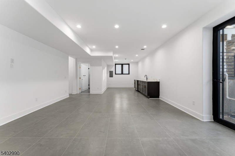 83 Falcon Rd