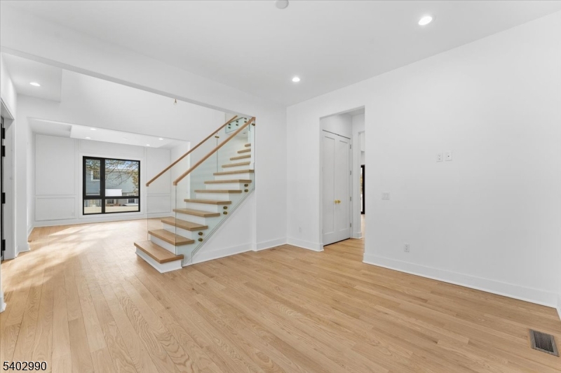83 Falcon Rd