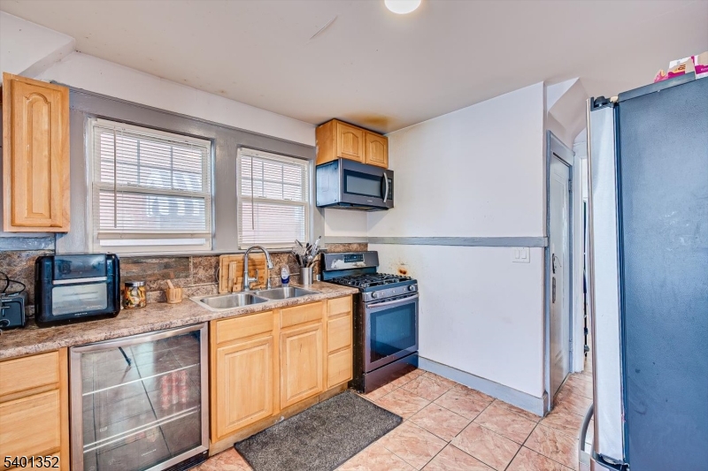 85 Hillcrest Ter